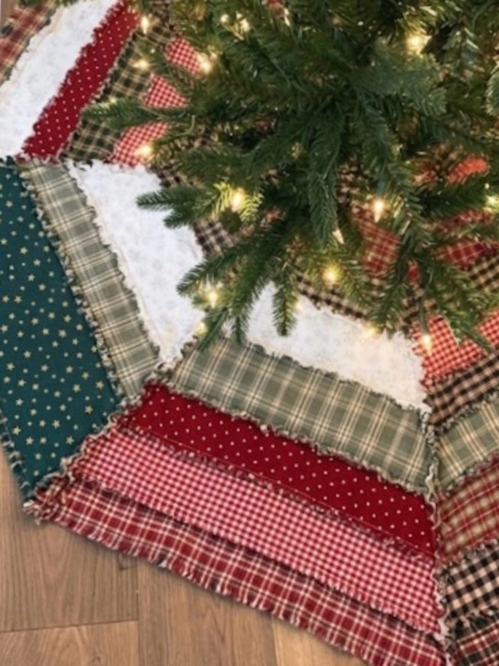 Patchwork Holiday Tree Skirt in Red, Green & Cream